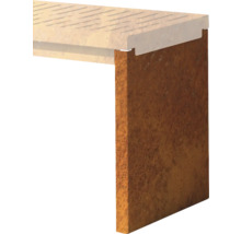 Nahaufnahme einer Terrassenumrandung aus Holz und Stein