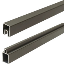 Zwei Metallprofile mit rechteckigem Querschnitt