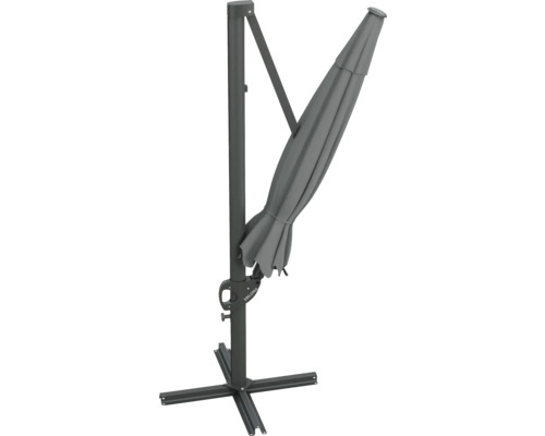 Grauer Ampelschirm geschlossen mit Fußkreuz.