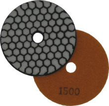 Zwei Schleifpads für die Steinbearbeitung mit einer Körnung von 1500