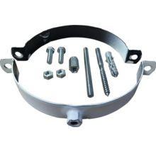 Rohrschelle mit Schrauben, Muttern, Gewindestange und Dübel