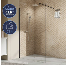 Duschabtrennung mit Duscharmatur und Handtuchhalter im Badezimmer