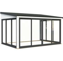 Verglaster Anbau mit Schiebetüren für den Außenbereich