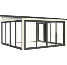 Gartenhaus mit Glasschiebetüren und Holzrahmen