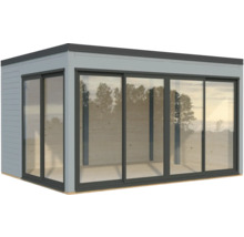 Gartenhaus mit großen Glasschiebetüren für viel Tageslicht