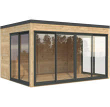 Modernes Gartenhaus aus Holz mit Glasschiebetüren
