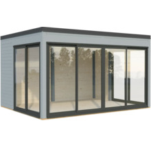 Modernes Gartenhaus mit Schiebetüren und großen Fensterfronten für viel Tageslicht