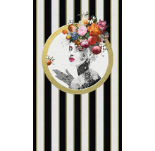 Dekoratives Wandbild mit Frauenporträt und Blumenschmuck vor gestreiftem Hintergrund