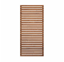 Holzsichtschutz mit horizontalen Latten für den Garten