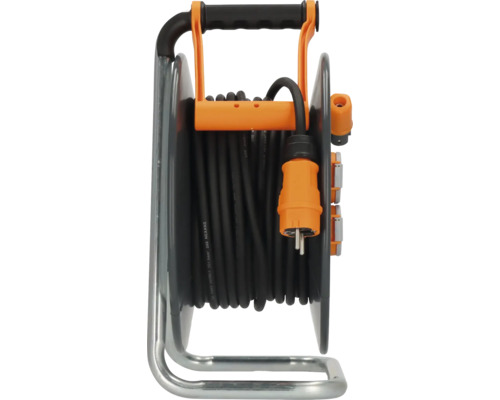 Kabeltrommel mit Verlängerungskabel und Stecker