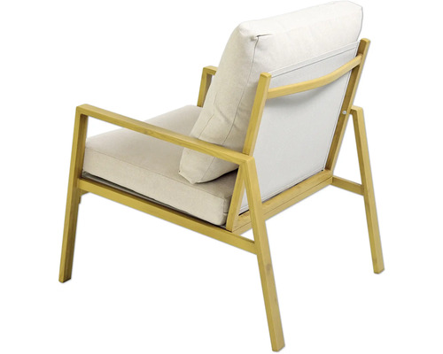 Sessel mit Holzrahmen und bequemen Kissen