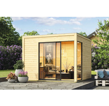 Modernes Gartenhaus mit Schiebetür und Fenstern auf gepflastertem Boden