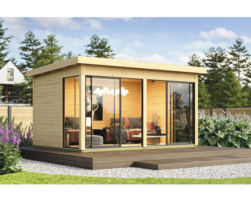 Modernes Gartenhaus mit Schiebetüren und Holzterrasse im Garten.