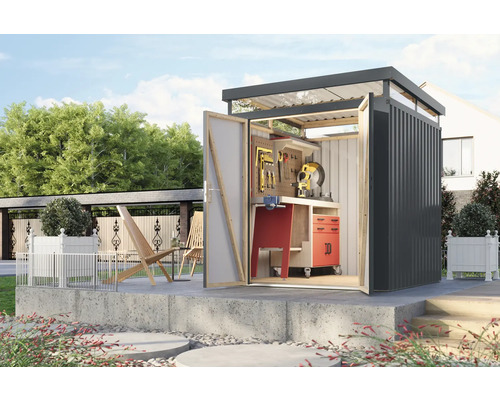 Gartenschuppen mit Werkbank und Werkzeugen