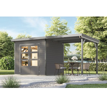 Gartenhaus mit überdachter Terrasse und Gartentisch auf gepflastertem Untergrund.