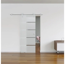 Schiebetür aus Glas mit horizontalen Streifen und silberfarbener Aufhängung in einem modernen Raum.