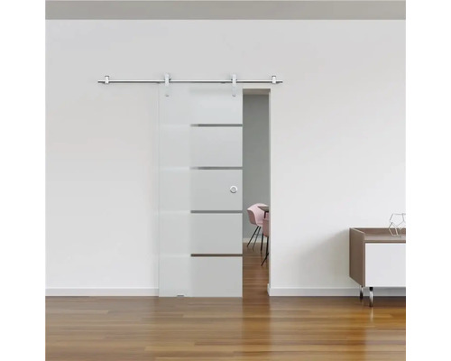 Schiebetür aus Glas mit horizontalen Streifen und silberfarbener Aufhängung in einem modernen Raum.