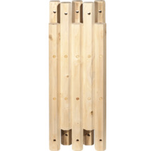 Holzpfosten mit Bohrlöchern für Gartenzäune oder ähnliche Konstruktionen