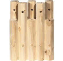 Holzzaunpfosten mit Bohrlöchern