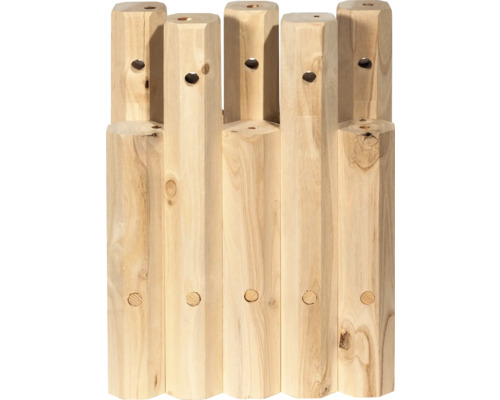 Holzzaunpfosten mit Bohrlöchern