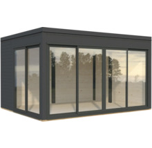 Modernes Gartenhaus mit großen Glasfronten und Schiebetüren