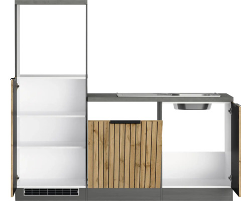 Gartenküche mit Spüle, Schrank und Regalen