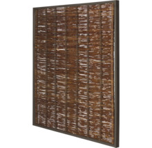 Dekorativer Sichtschutz aus Weide mit Rahmen