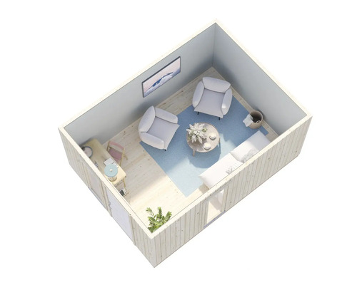 Innenansicht eines Holzgartenhauses mit Möbeln, darunter Sessel, Sofa, Tisch und Dekoration