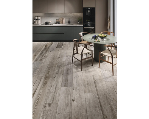 Moderne Küche mit Holzbodenfliesen und Esstisch