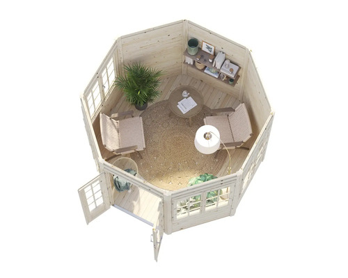 Holzgartenhaus mit Sesseln, Tisch und Dekoration