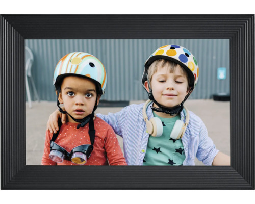 Aura Carver digitaler Bilderrahmen 10,1 Zoll schwarz Digitaler Bilderrahmen mit Foto von zwei Kindern mit Helmen