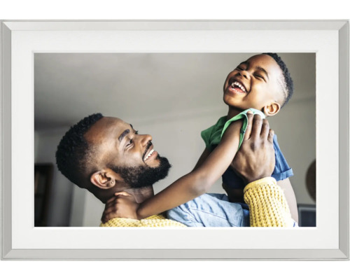 Gerahmtes Foto eines Vaters, der mit seinem Sohn lacht