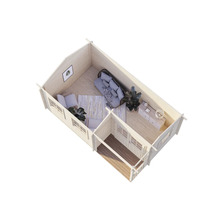 Innenansicht eines Holzhauses mit Möbeln, die ein Wohnzimmer und ein Schlafzimmer simulieren.