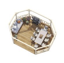 Aufsicht auf eine hölzerne Gartenlaube mit Sitzmöbeln und Grill