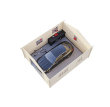 Dachansicht einer Garage mit Auto, Fahrrad und Werkbank