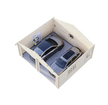 Doppelgarage aus Holz mit zwei Autos und Regalen