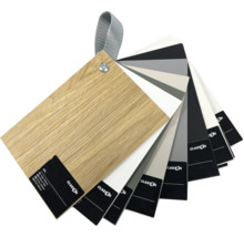 Classen Farbmusterkollektion mit Holzdekor und Grautönen