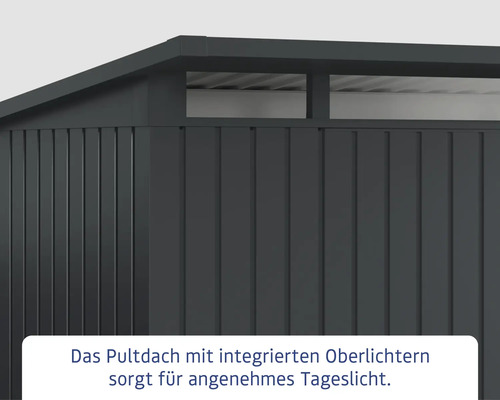 Detailansicht eines Geräteschuppens mit Pultdach und integrierten Oberlichtern.