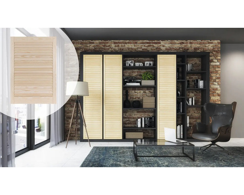 Szene eines Wohnzimmers mit einem großen Bücherregal mit Schiebetüren und einem separaten Schiebetürenelement