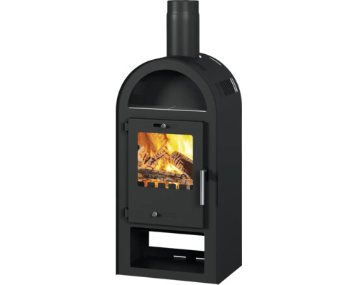 Kaminofen mit Holzfeuer im Brennraum