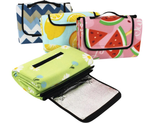 Vier Picknickdecken mit Tragegriffen und verschiedenen Mustern