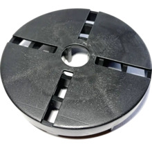 Runde Abdeckung mit zentraler Öffnung und vier Schlitzen