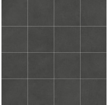 Rechteckige, dunkle Bodenfliesen, die ein gleichmäßiges Muster bilden