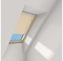 Dachfenster mit Rollo zur Verdunkelung des Raumes