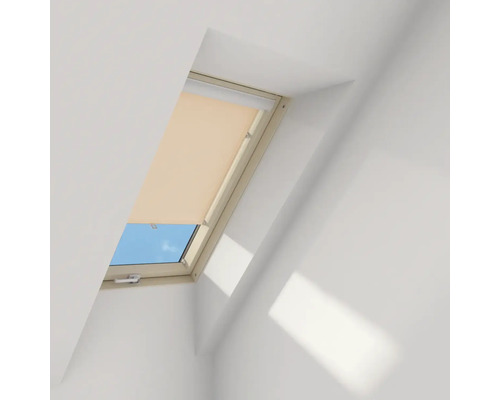 Dachfenster mit Rollo zur Verdunkelung des Raumes