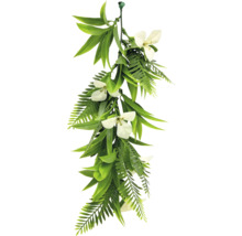Künstlicher Hängebusch mit Blüten und Farnblättern