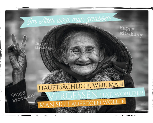 Geburtstagskarte mit Fotografie einer älteren Frau mit Hut und den Texten: Im Alter wird man gelassen, hauptsächlich, weil man vergessen hat, worüber man sich aufregen wollte, und Happy Birthday.