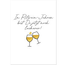 Illustration mit zwei Weingläsern und dem Text: In Rotwein-Jahren bist Du jetzt noch leckerer!