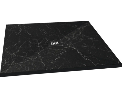 Rechteckige Duschwanne mit Marmorstruktur und quadratischem Ablauf