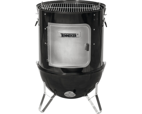 Schwarzer Kugelgrill mit Tür und Tenneker Logo.